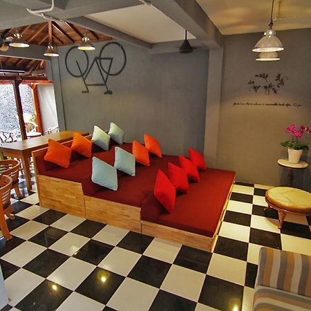 Kayun Hostel Downtown Кута Екстер'єр фото