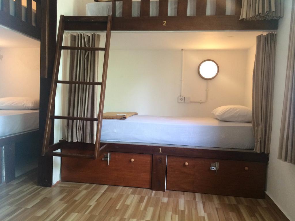 Kayun Hostel Downtown Кута Екстер'єр фото