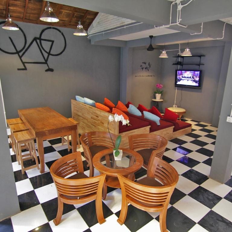 Kayun Hostel Downtown Кута Екстер'єр фото