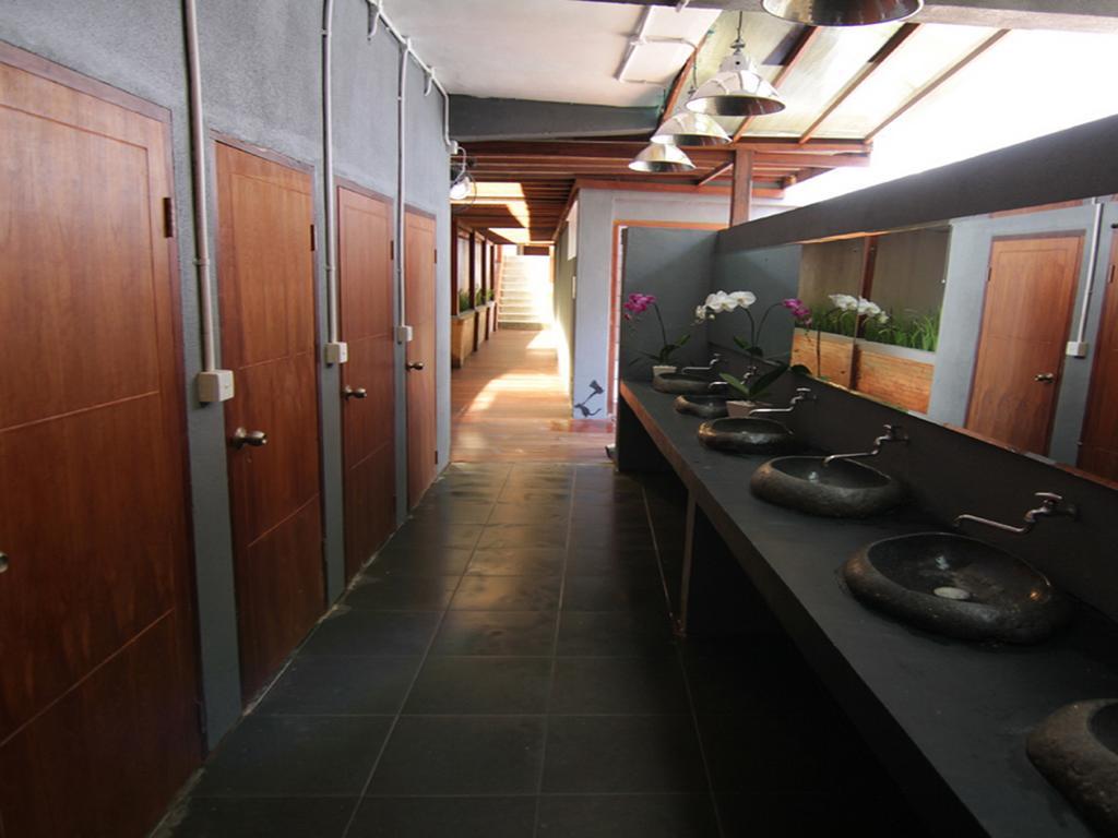 Kayun Hostel Downtown Кута Номер фото
