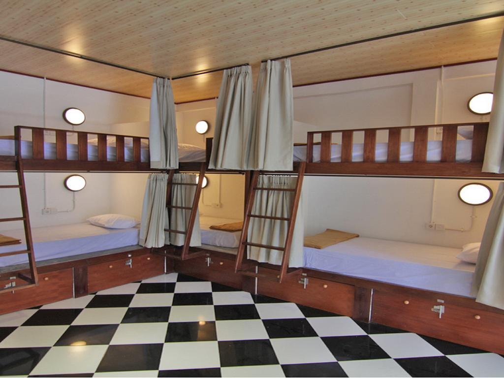Kayun Hostel Downtown Кута Номер фото
