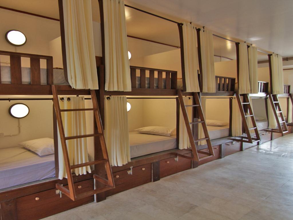 Kayun Hostel Downtown Кута Номер фото