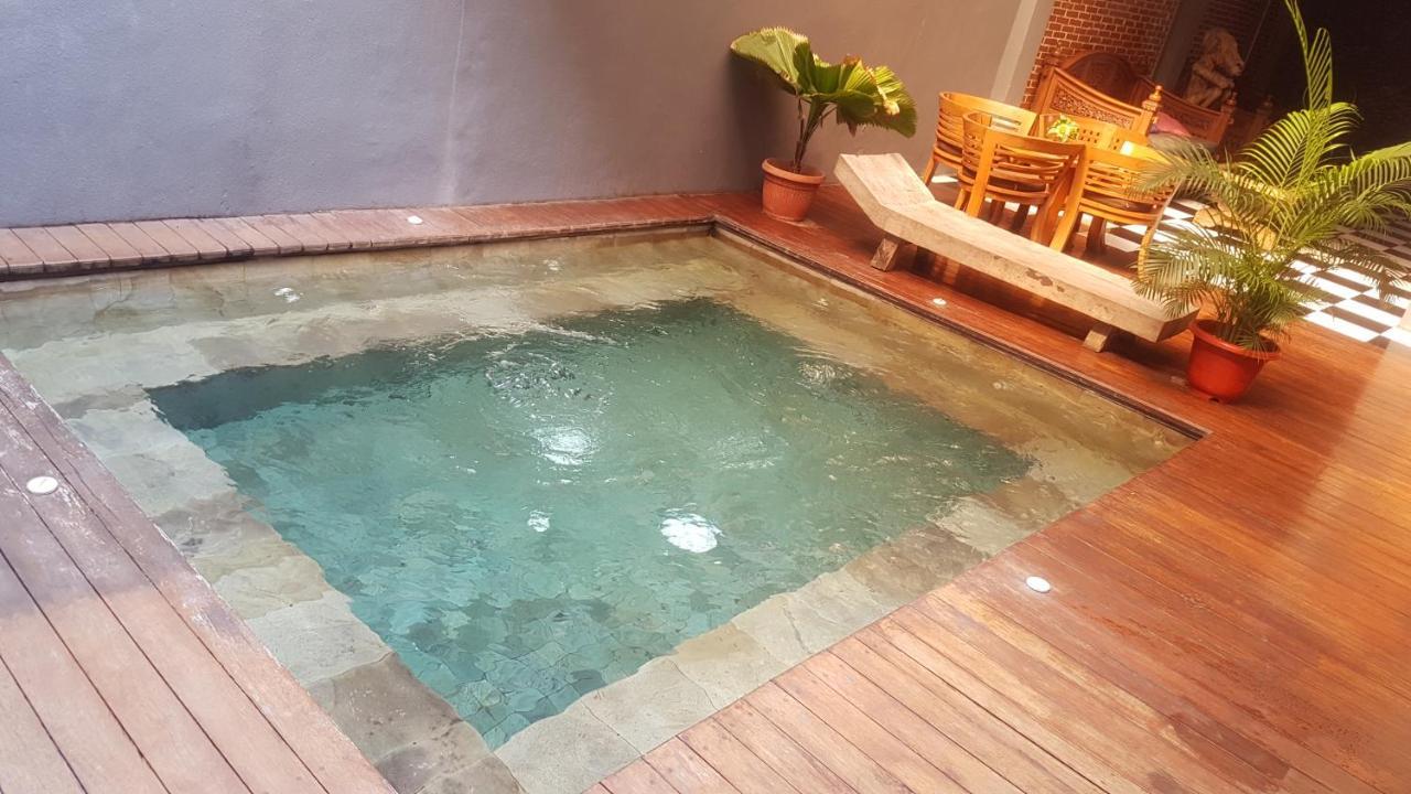 Kayun Hostel Downtown Кута Екстер'єр фото